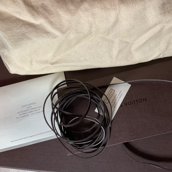 LOUIS VUITTON MM TOTE - Picture 11 of 16